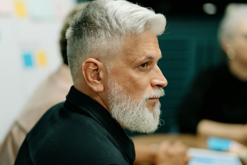 10 things highly analytical men do that confuse everyone else