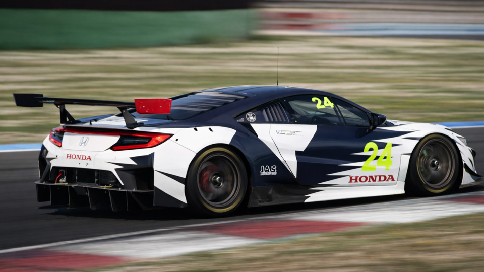What happens when the NSX GT3 hits full throttle?