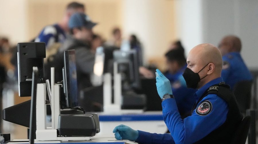 TSA workers asked to return $1K gift cards donated by Tyler Perry<br><br>