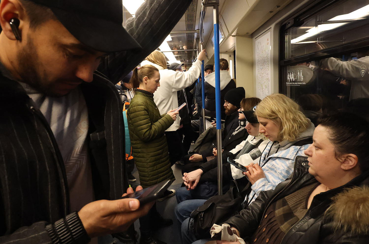 As Putin takes Russia off the grid, there are growing signs of discontent<br><br>