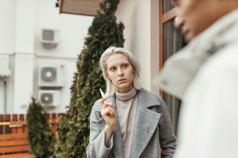 8 things awkward people do that others take the wrong way