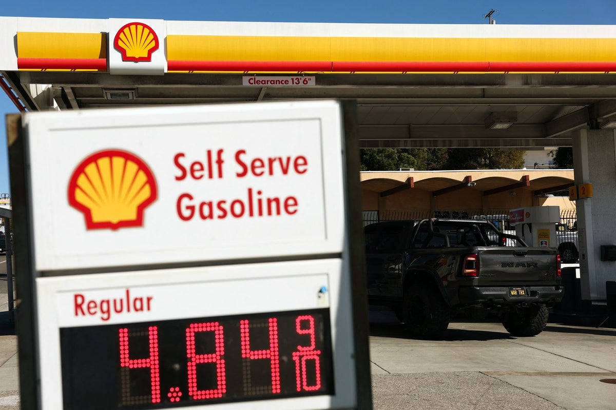 Gas prices spike to 4-year record as some drivers face $6 per gallon