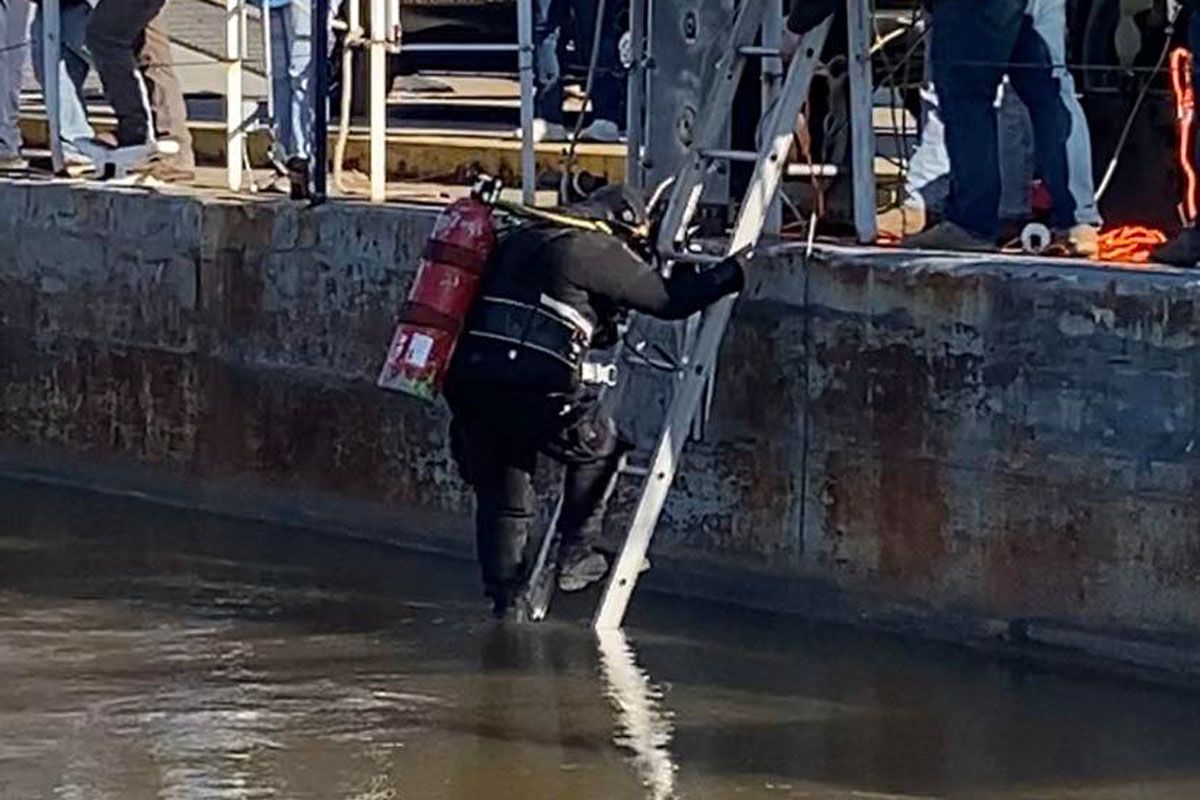 3 people die after car plunges off ramp into Mississippi River at barge ...