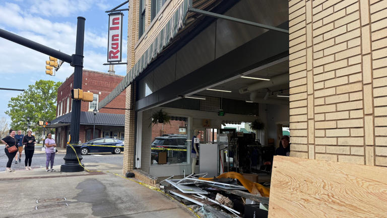 Driver charged after crashing into Simpsonville store front, official say