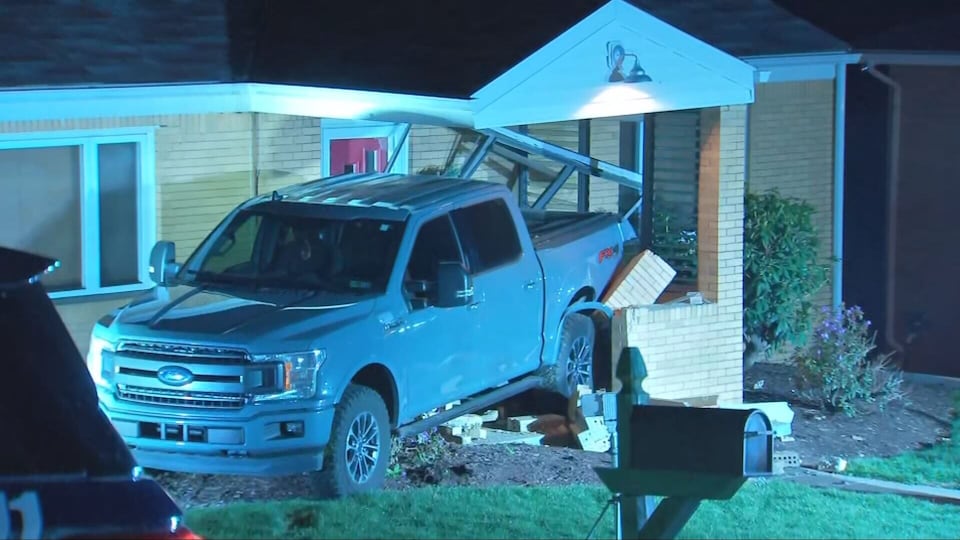 Suspect trying to steal truck crashes into Shaler house after being ...