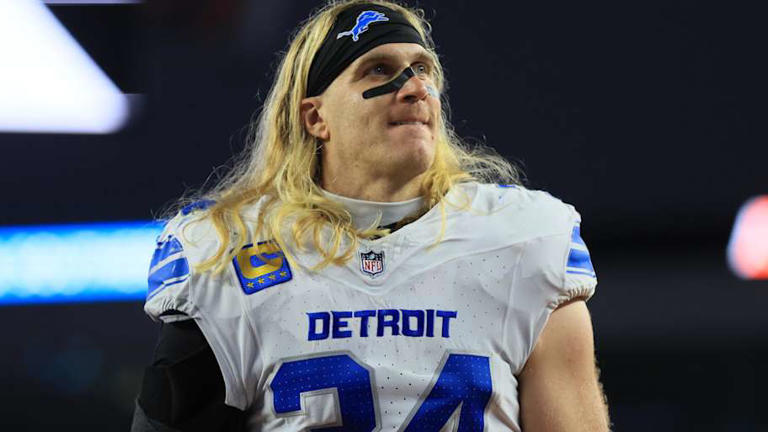 Oct 5, 2025; Cincinnati, Ohio, USA; Detroit Lions middle linebacker Alex Anzalone (34) walks off the field after a win over the Cincinnati Bengals at Paycor Stadium. | Katie Stratman-Imagn Images