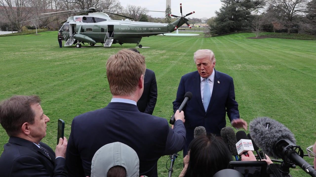 Donald Trump sparks health fears as he 'hides bruises' in Fox News ...