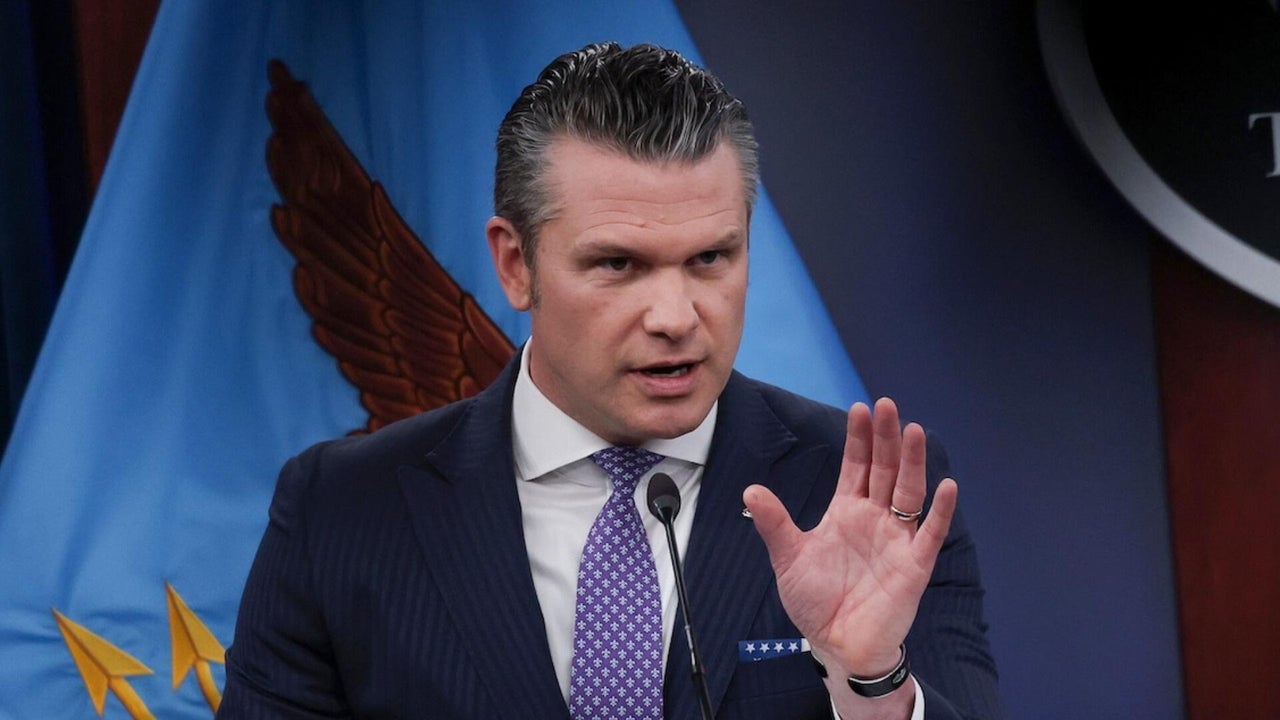 Hegseth says "upcoming days will be decisive" in Iran war during ...