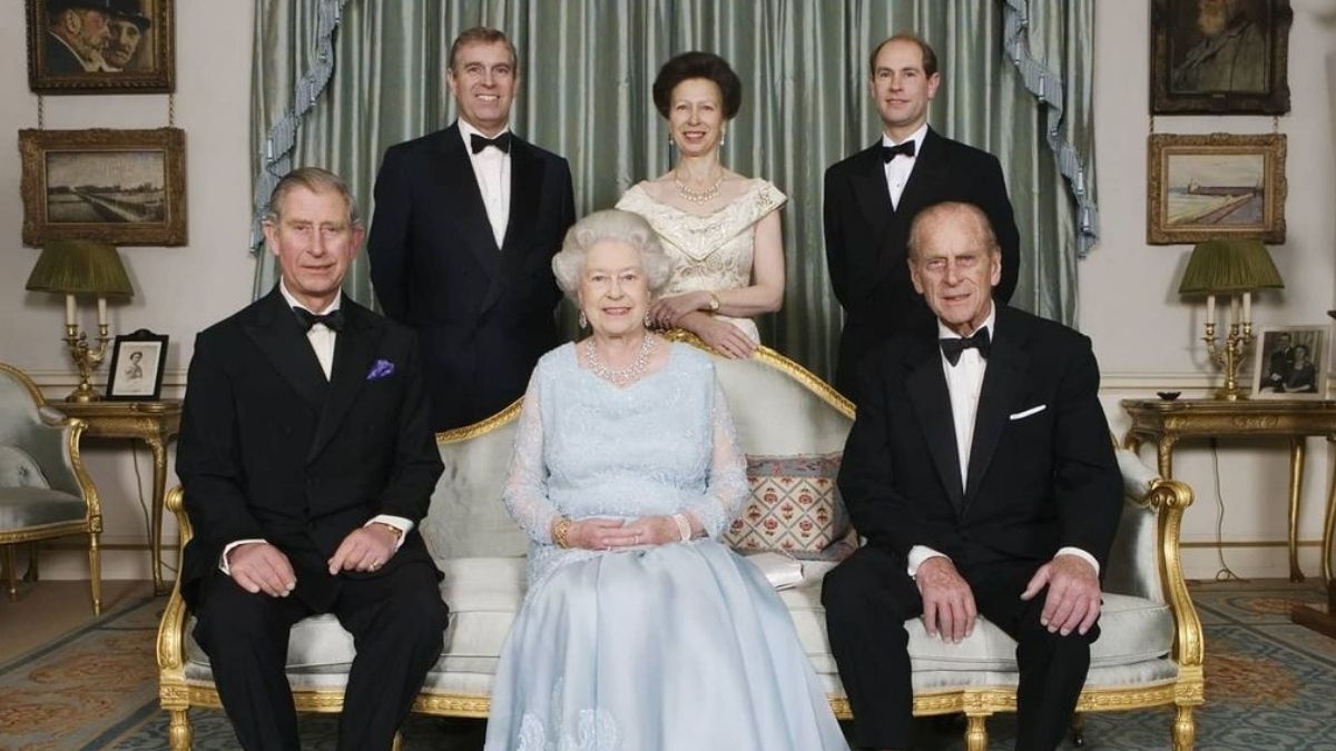 Royal dress codes: Why no one could wear the same color as Queen ...