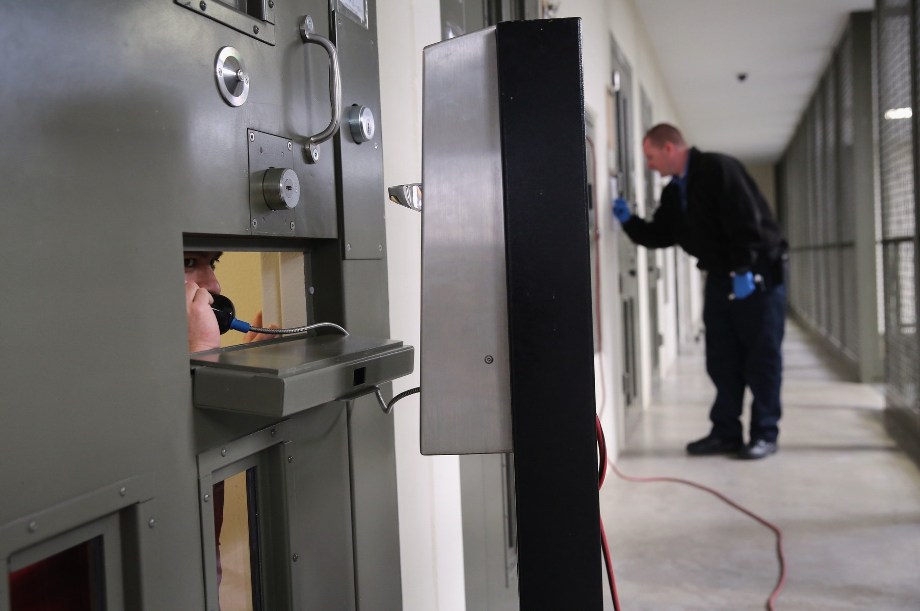 ICE: A 14th Mexican national dies in detention, Mexico raises the ...