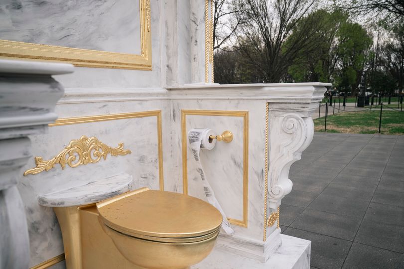 Donald Trump mock with golden throne as 10ft marble toilet appears in ...