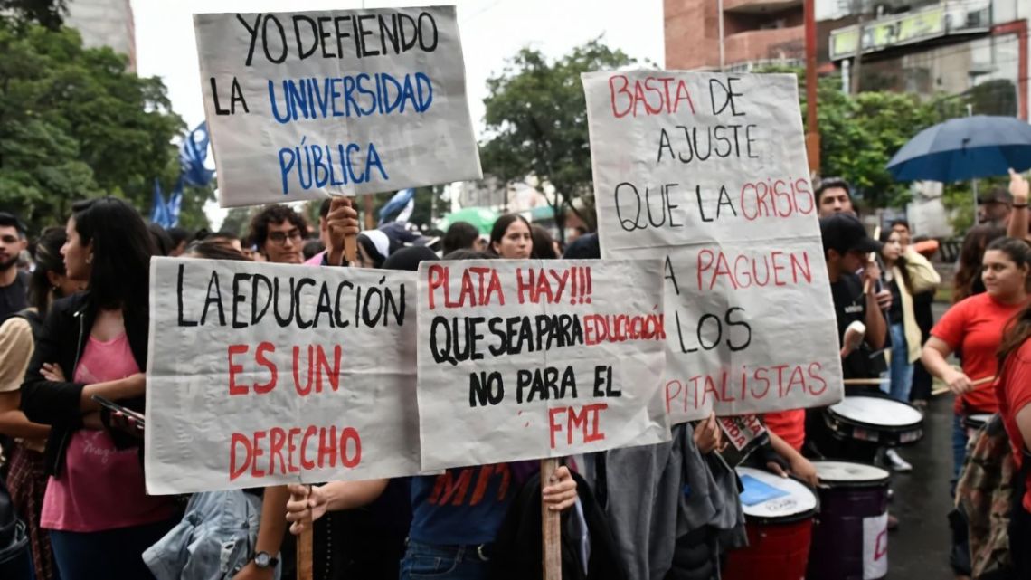 Para la Justicia, es inaplicable el decreto de Milei y el Gobierno debe ...