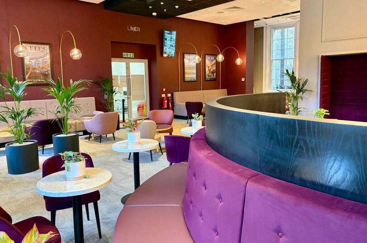New first-class lounge at the UK’s best train station serves free food ...