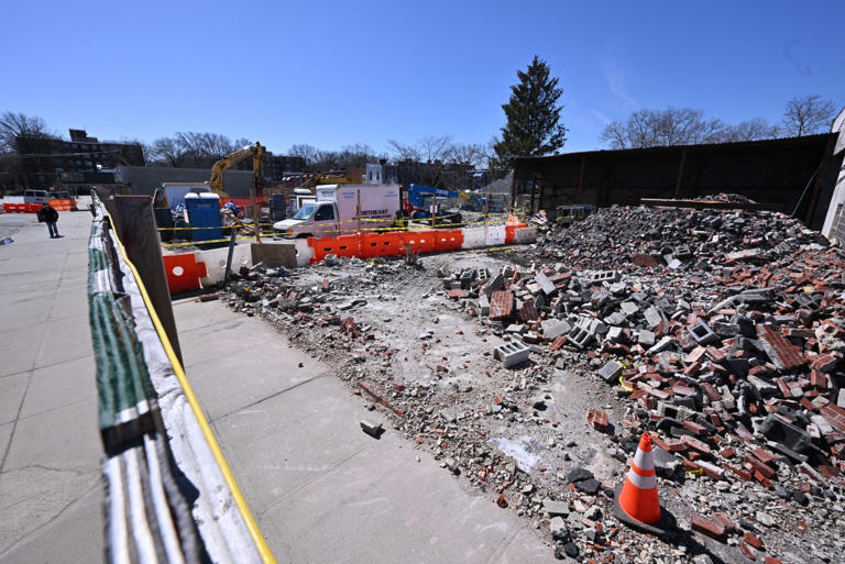 Controversial NYC homeless shelter plows ahead after $22K in fines ...