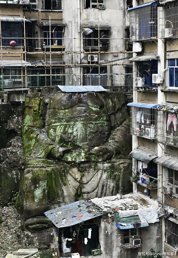 Something Very Dystopian About This: 82 Pictures Of ‘Urban Hell’
