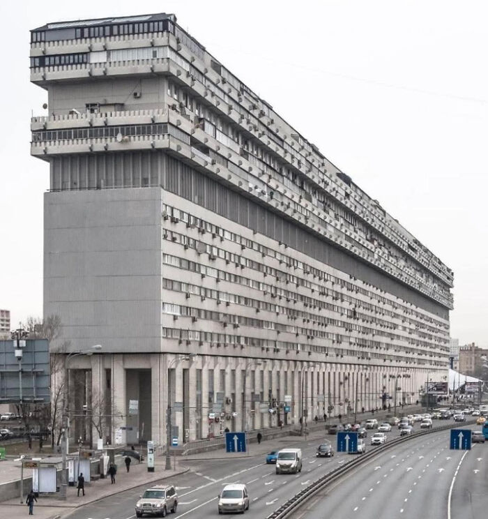 Something Very Dystopian About This: 82 Pictures Of ‘Urban Hell’