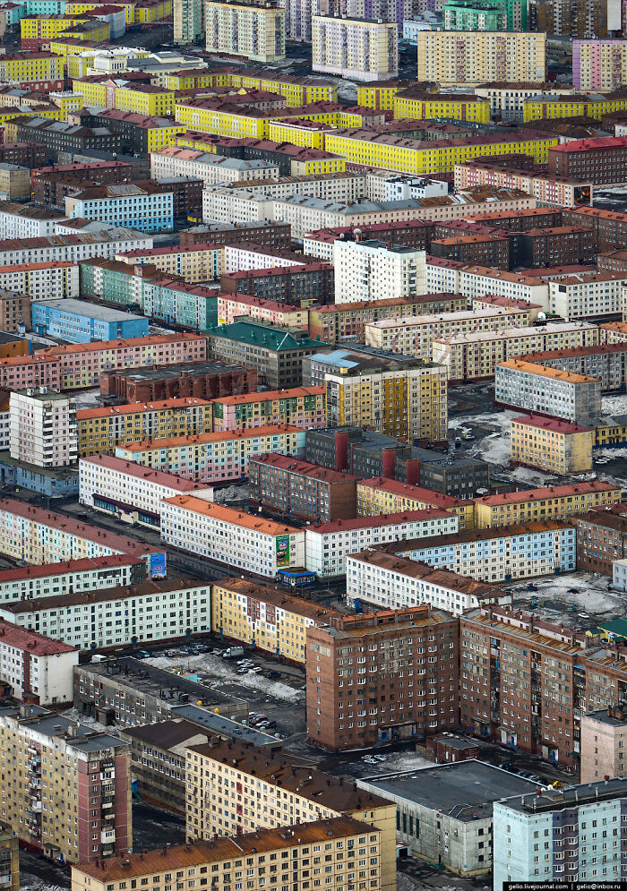 Something Very Dystopian About This: 82 Pictures Of ‘Urban Hell’