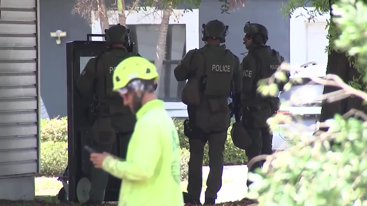 SWAT team responds to reports of armed person in Pinellas Park