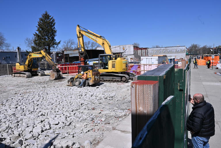 Controversial NYC homeless shelter plows ahead after $22K in fines ...
