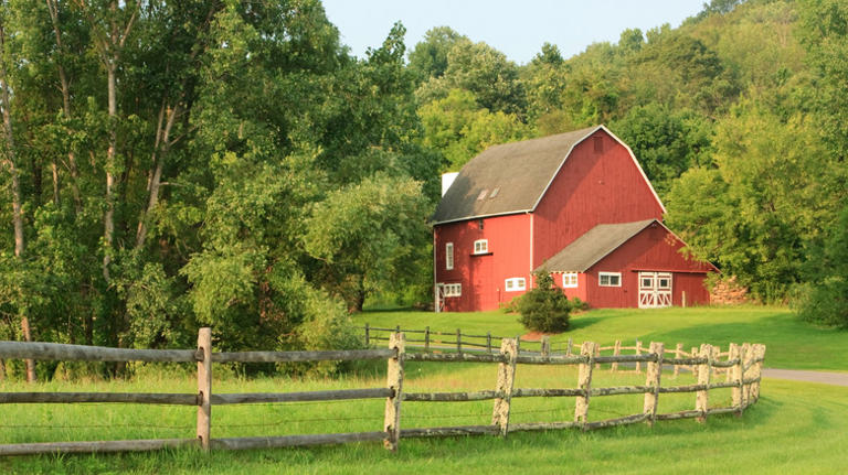 5 friendly Connecticut towns that are overflowing with New England charm
