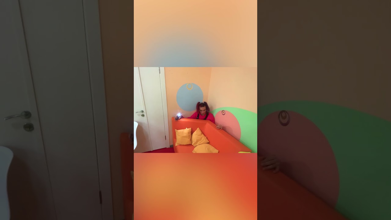 Cache-cache extrême sur le campus #kikidofrance #campus #shorts