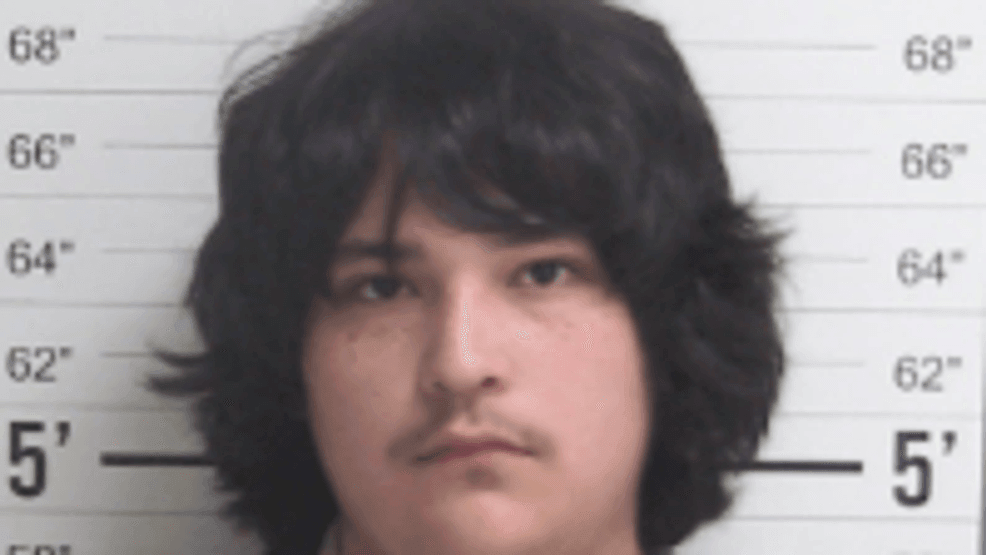 One suspect in Clovis shooting turns himself in, second still at large