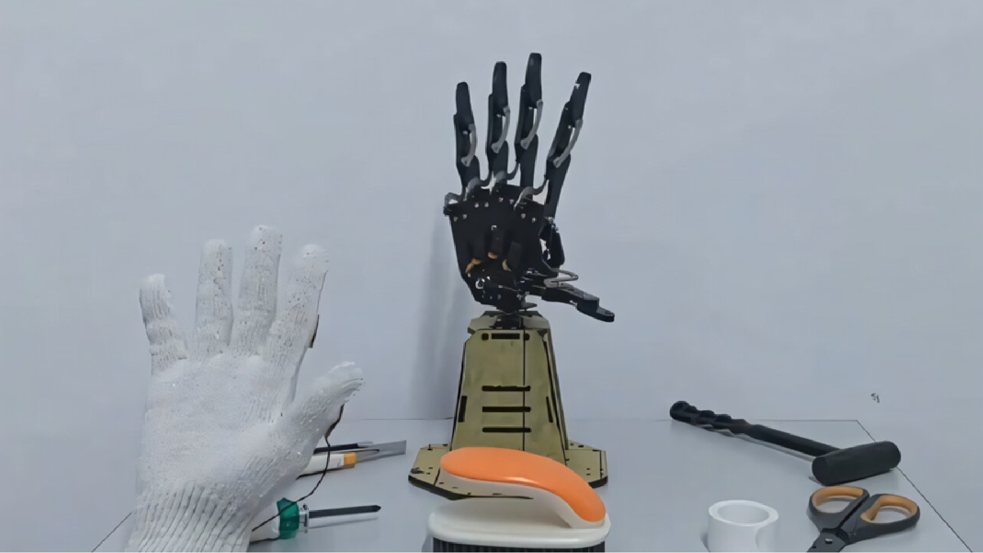 Sensor smaller than a paperclip lasts 20,000 cycles, boosts robotic ...