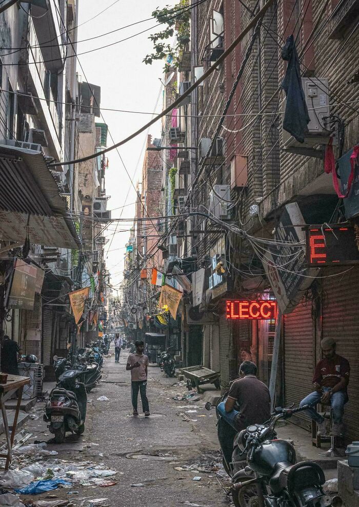 Something Very Dystopian About This: 82 Pictures Of ‘Urban Hell’