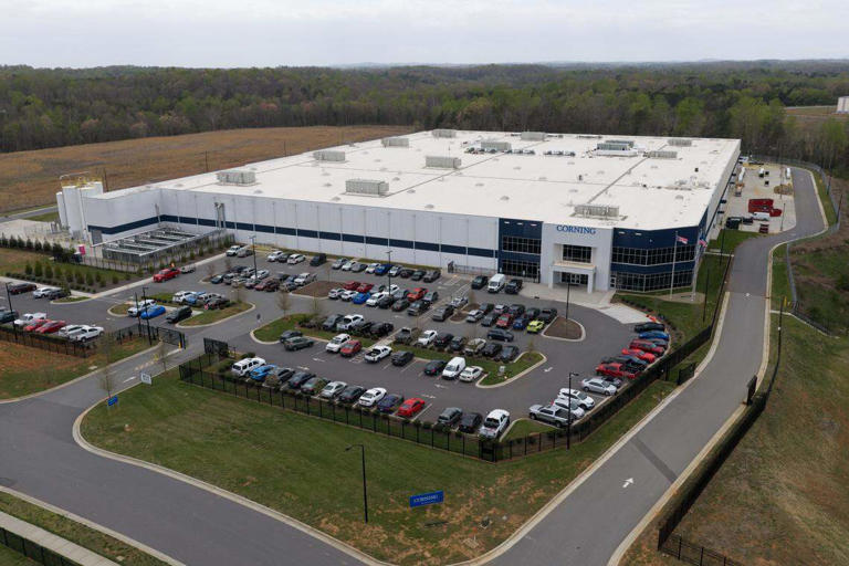 Outside Charlotte, Meta + Corning launch 1,000-job data center support ...