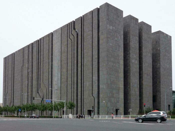 Something Very Dystopian About This: 82 Pictures Of ‘Urban Hell’