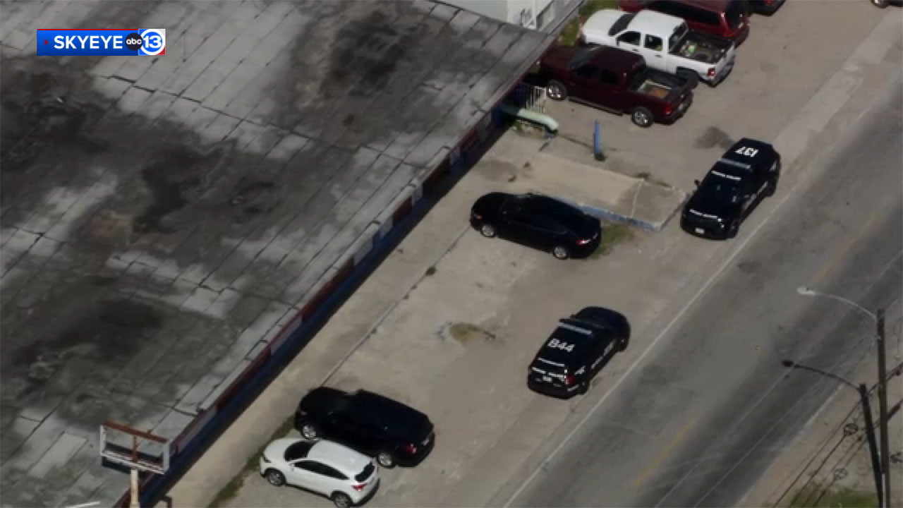 HPD looking to speak with man after woman found dead in north Houston ...