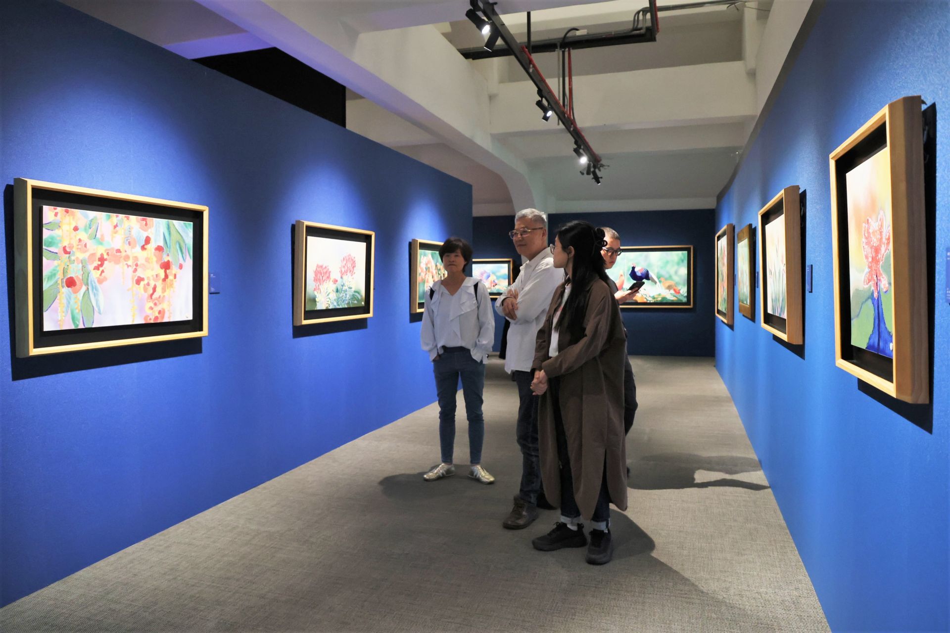 「范振金特展」開幕 凝視陶板釉彩畫世界