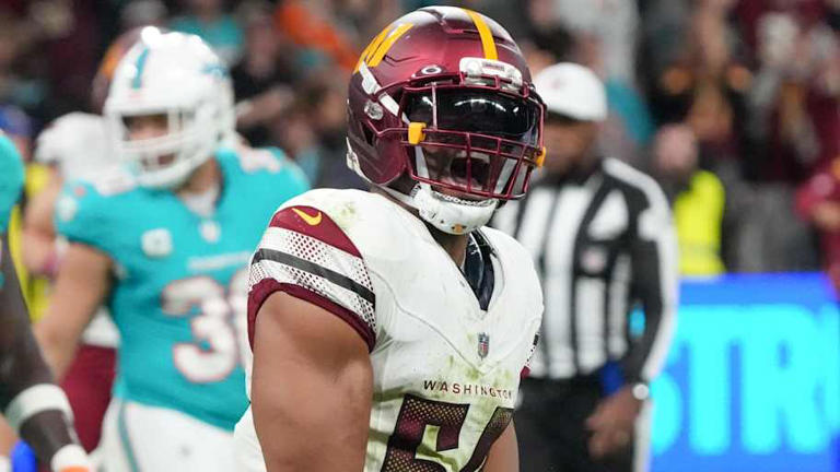 Washington Commanders linebacker Bobby Wagner reacts after a play against the Miami Dolphins. | Kirby Lee-Imagn Images