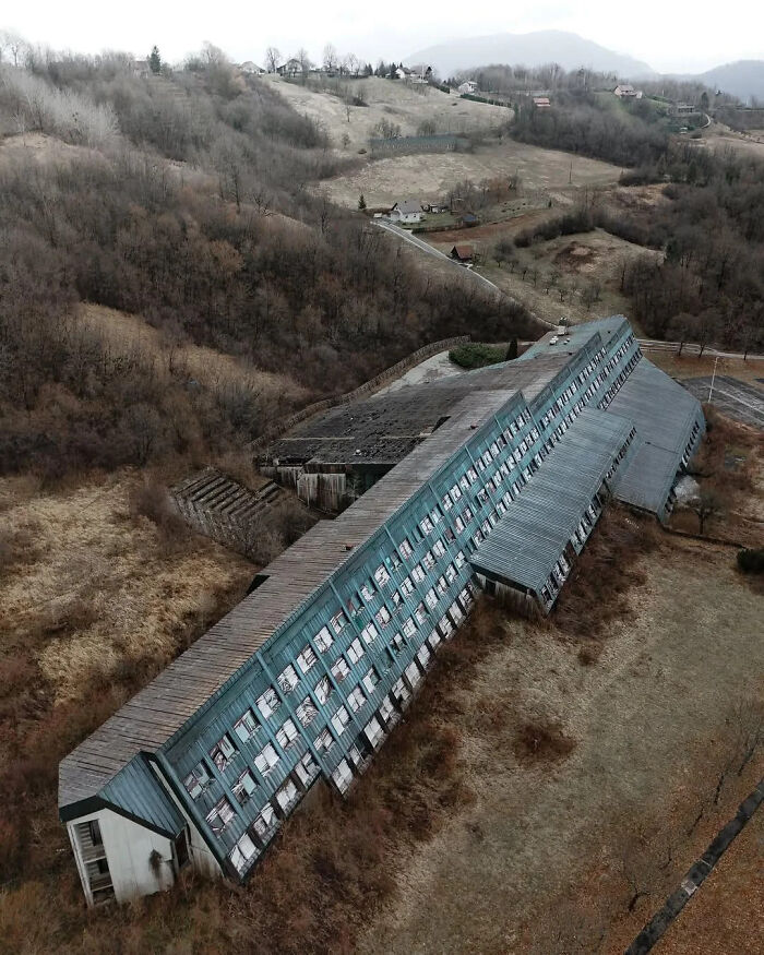 Something Very Dystopian About This: 82 Pictures Of ‘Urban Hell’
