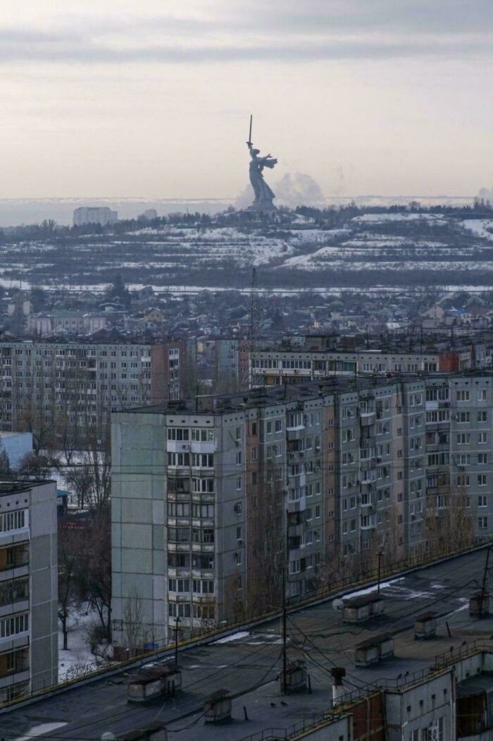 Something Very Dystopian About This: 82 Pictures Of ‘Urban Hell’