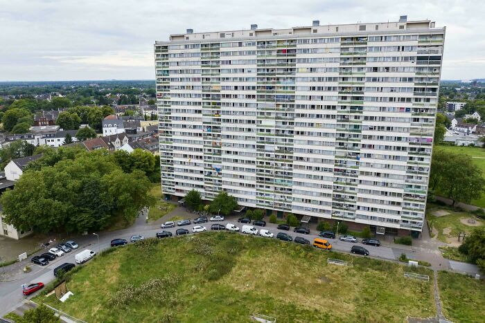 Something Very Dystopian About This: 82 Pictures Of ‘Urban Hell’