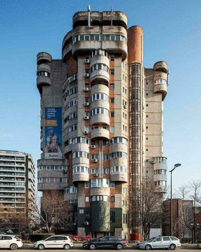 Something Very Dystopian About This: 82 Pictures Of ‘Urban Hell’