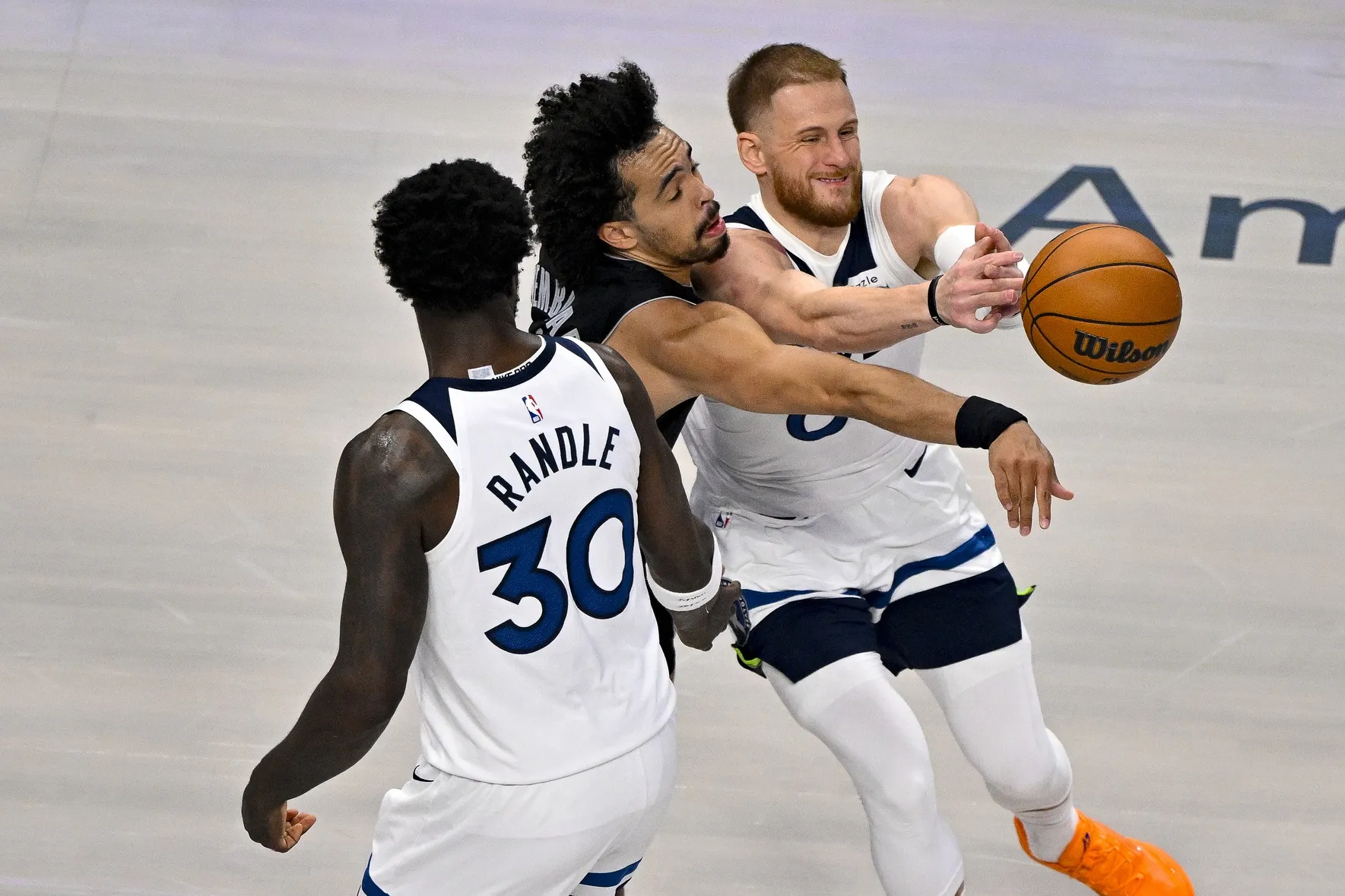 Rookie Nembhard’s mishap highlights Mavericks blowout loss to Timberwolves