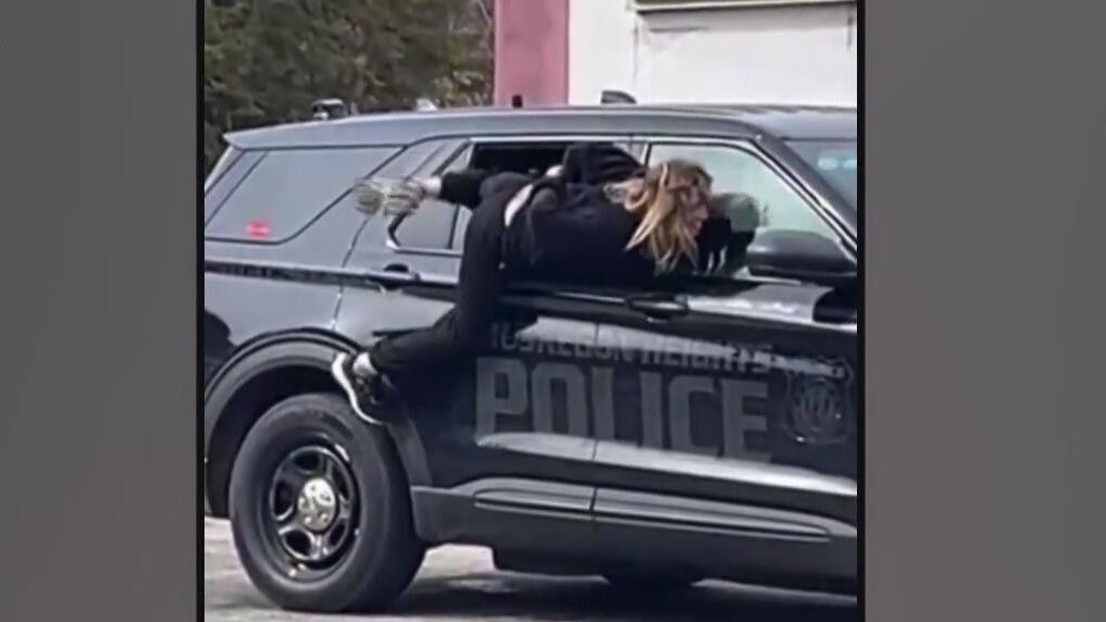 Woman climbs out of patrol car to escape Muskegon Heights police