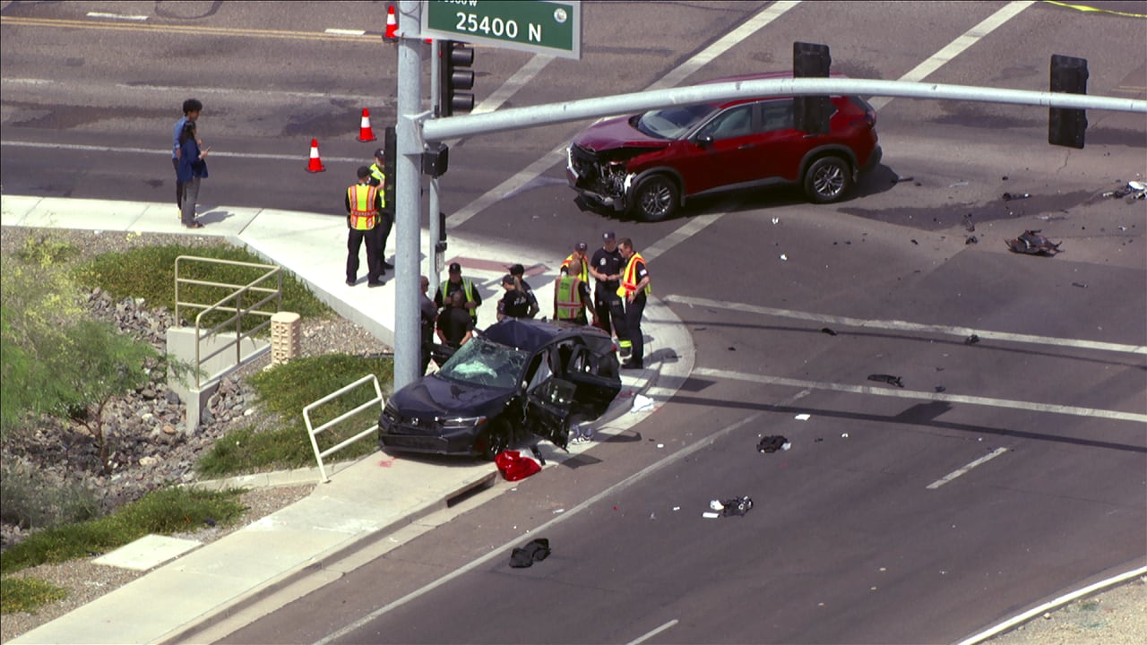 One teen dead, 4 others hurt in crash at busy intersection in north Peoria