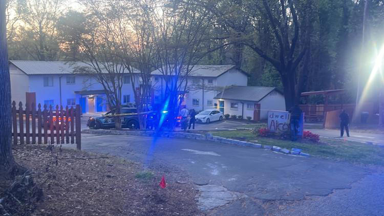 1 man dead, 2 women injured in triple shooting at Atlanta apartment ...