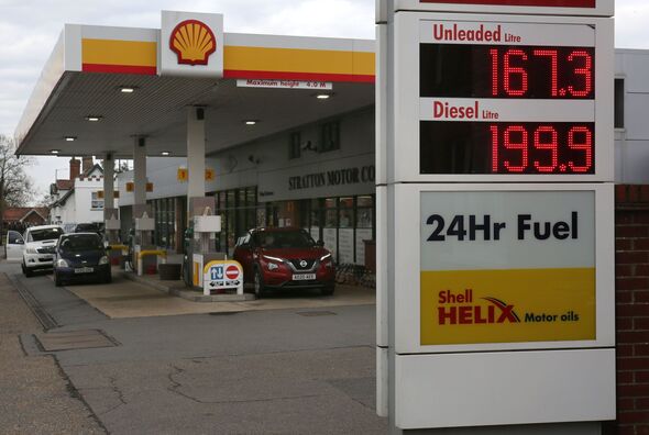 uk-petrol-and-diesel-drivers-urged-to-avoid-filling-up-from-friday