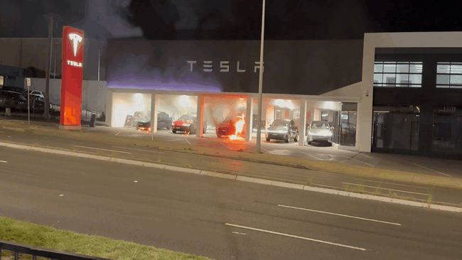 Local captures full extent of Tesla torching amid suspected arson attack