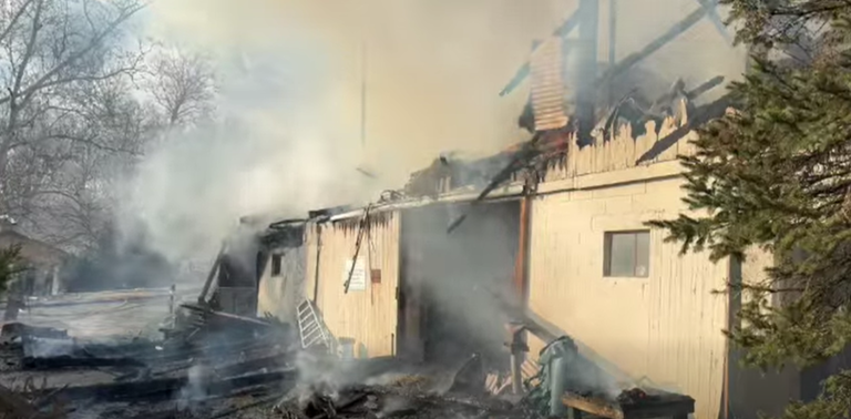 Crews battle barn fire in Lancaster County