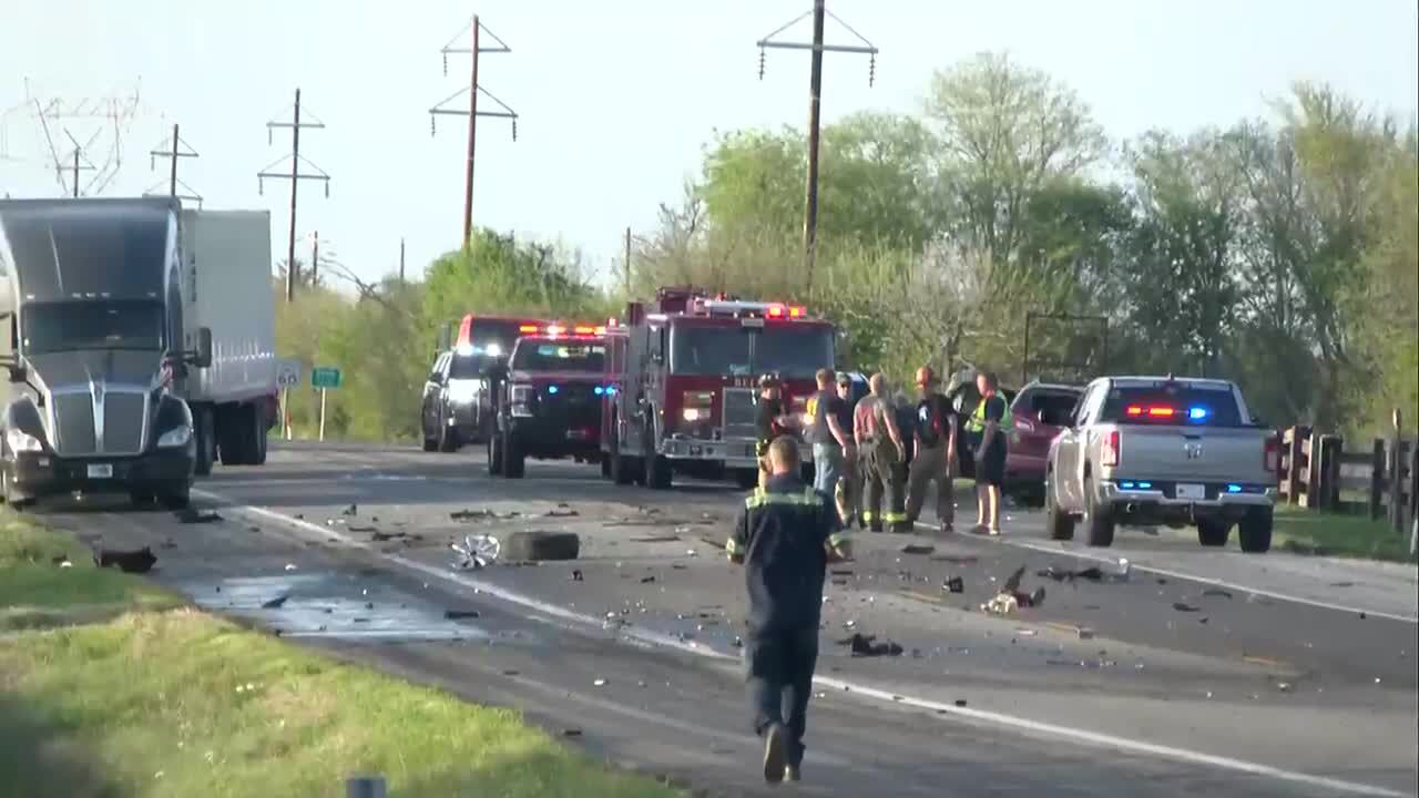 One person pinned in vehicle after head-on crash in Bells