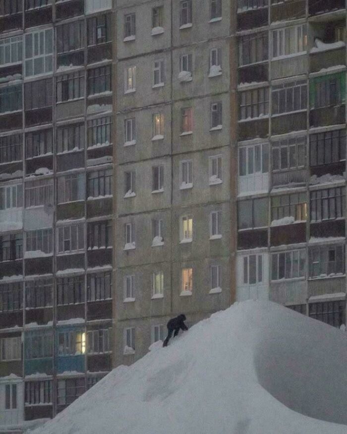 Something Very Dystopian About This: 82 Pictures Of ‘Urban Hell’
