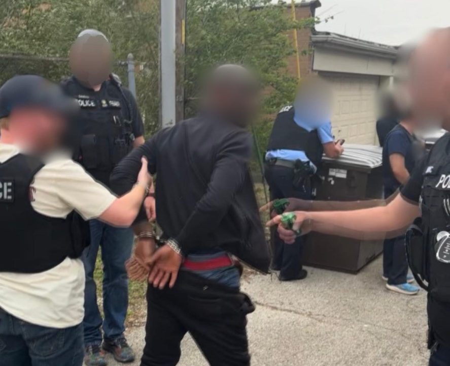 Man accused of shooting at St. Louis police officer apprehended