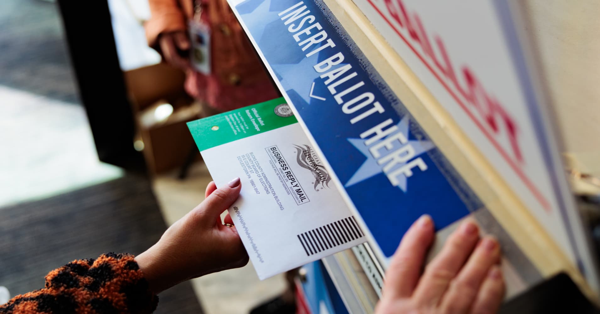 Trump signs executive order limiting mail-in voting ahead of 2026 US elections<br><br>