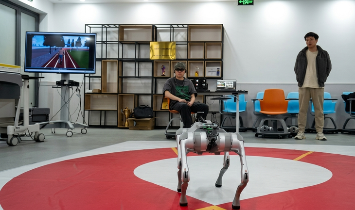 Điều khiển chó robot chỉ bằng suy nghĩ, viễn tưởng nay thành hiện thực