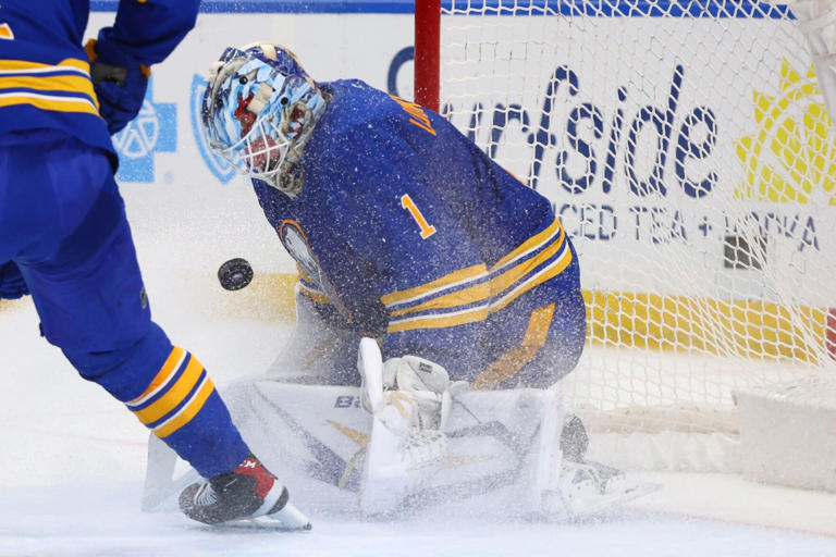 Byram's empty-netter stands as winner to lift Sabres past Islanders 4-3